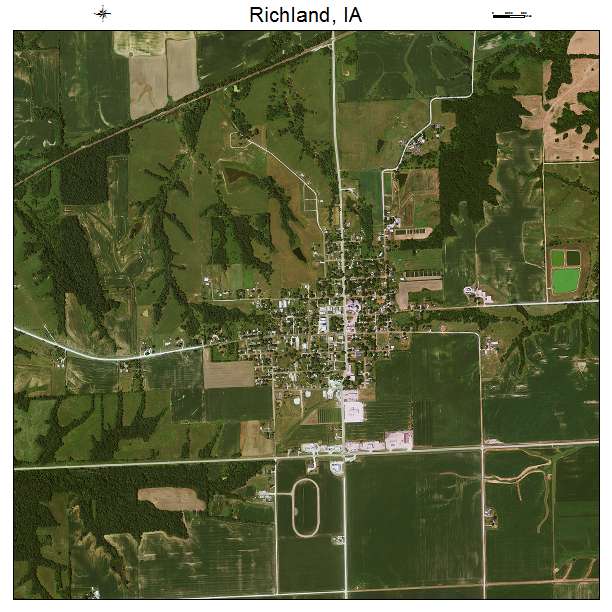 Richland, IA air photo map