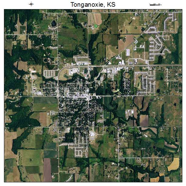 Tonganoxie, KS air photo map