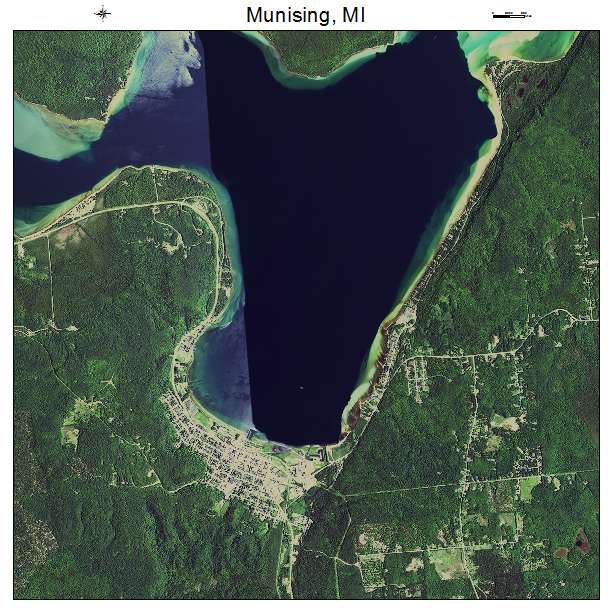 Munising, MI air photo map