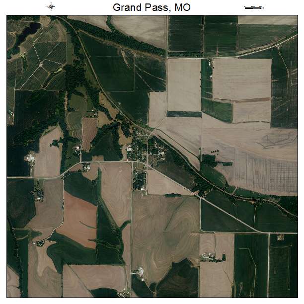 Grand Pass, MO air photo map